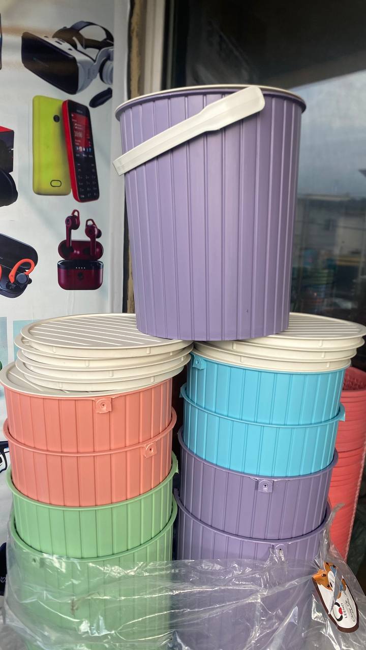 Bucket with cover  colored