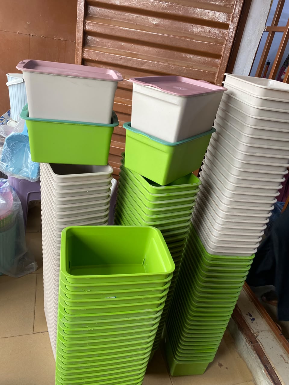 Storage box