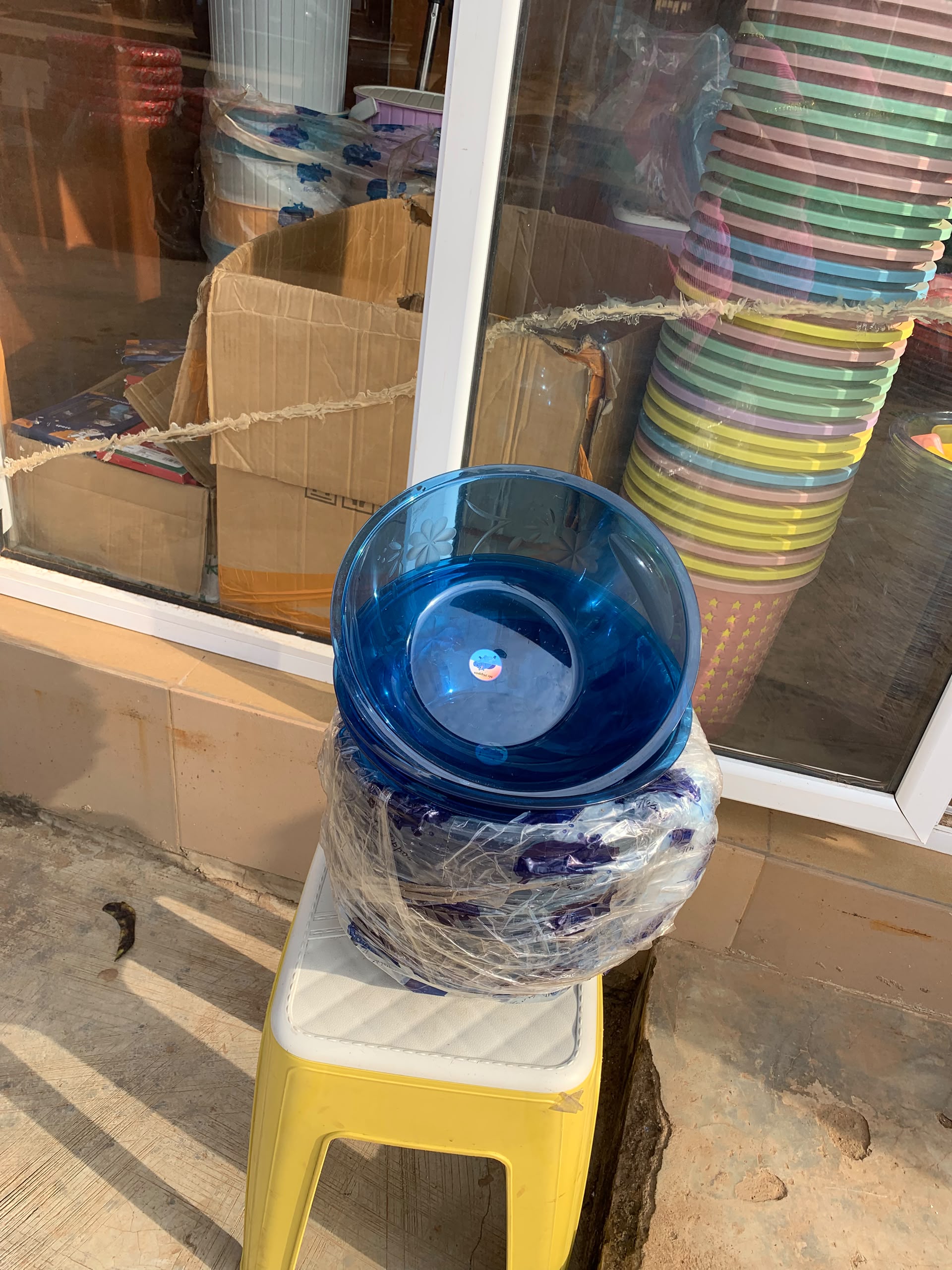 Oval shape  acrylic bowl